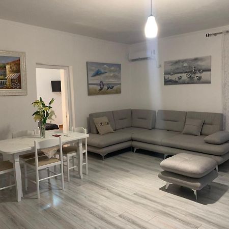 Vjola Apartments 2 Sarandë Buitenkant foto